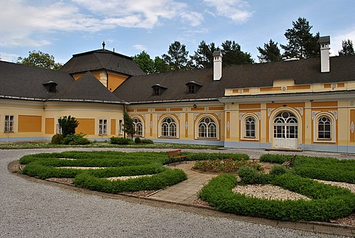 Csáky Manor